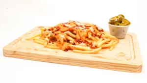 Papas fritas fondo blanco